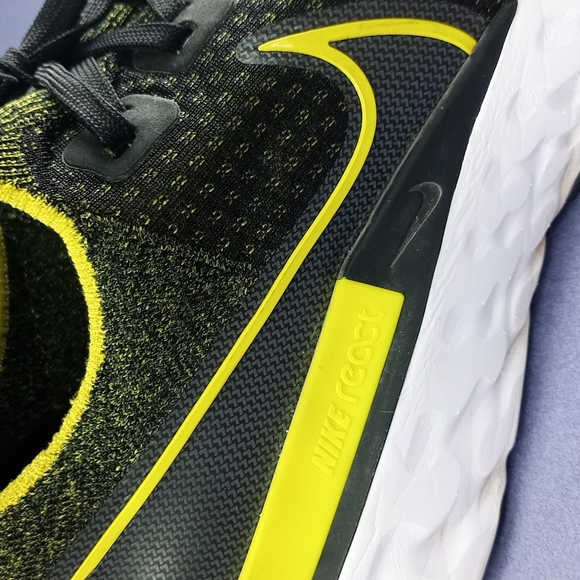 Nike React Infinity Run Flyknit Black Sonic Yellow Sneaker Shoe - Picture 4 of 7